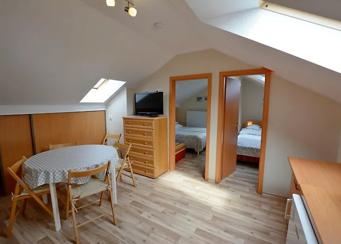 ホームステイ Antoja グジボボ